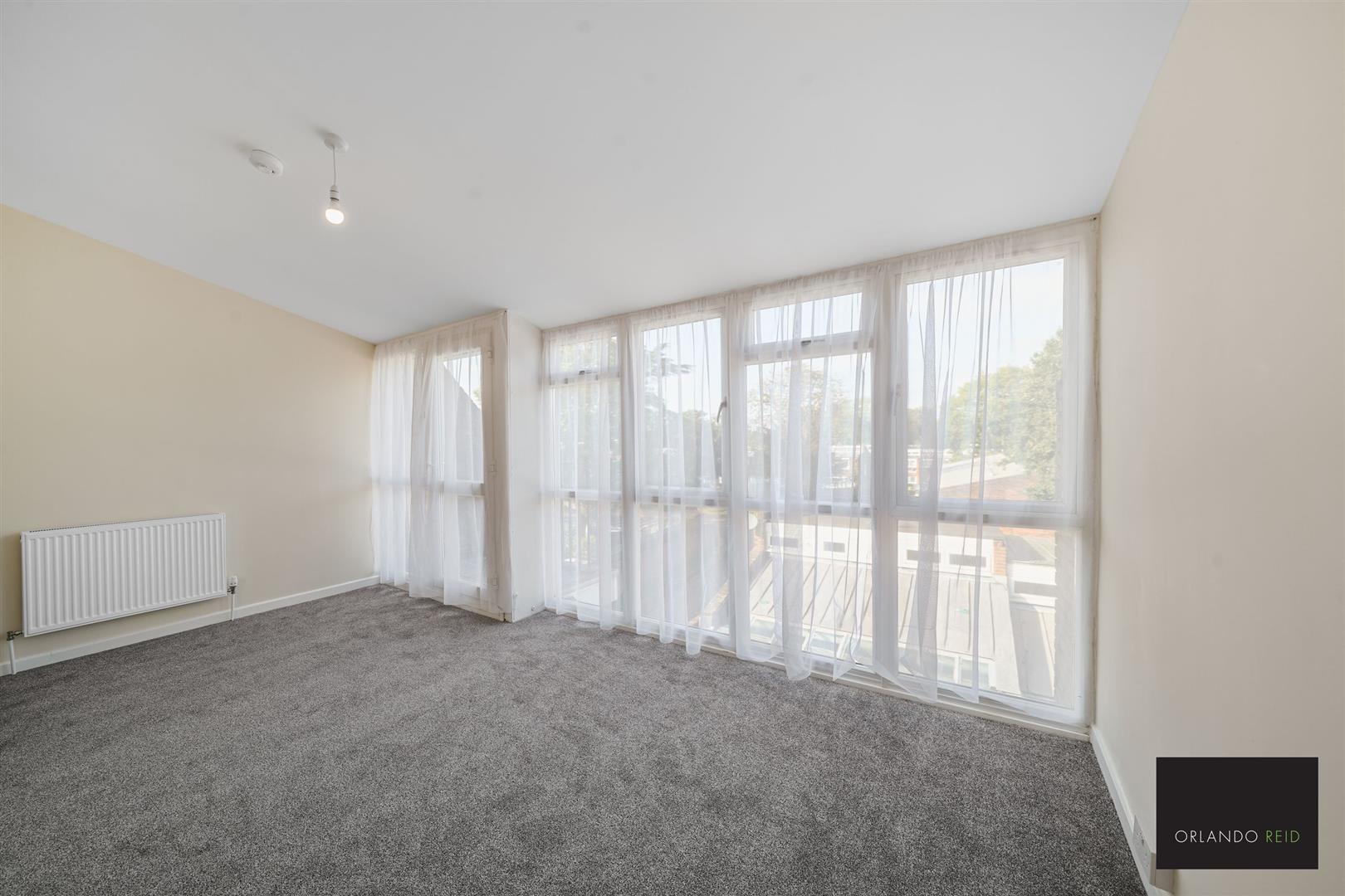 Ropers Walk, Cressingham Gardens